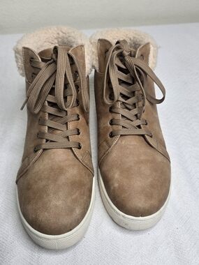 Women’s Tan Faux Shearling High-Top Sneakers Boots Size 9W